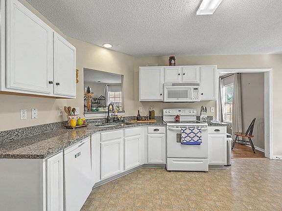 3rd image of 300 Dunning Rd