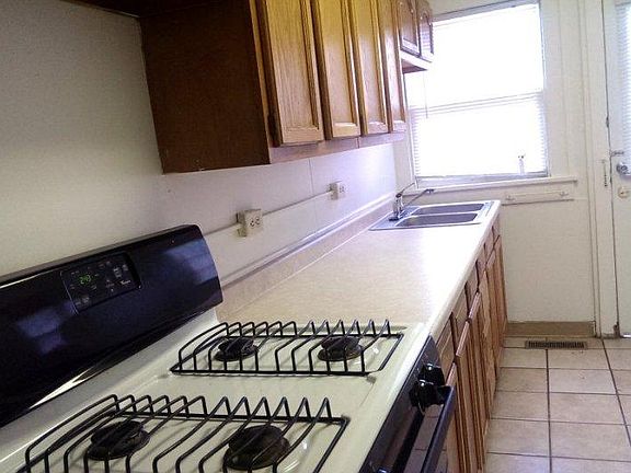 5th image of 2419 Shelby St #28