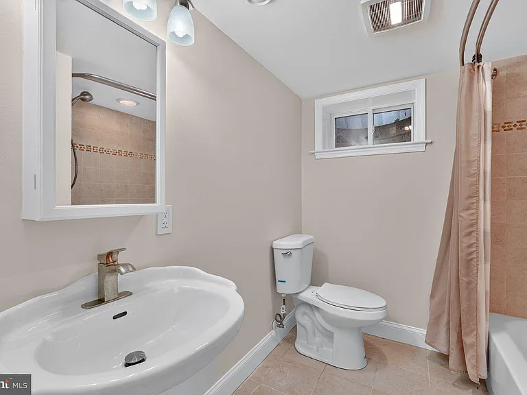 1813 Florin St — Photo 17