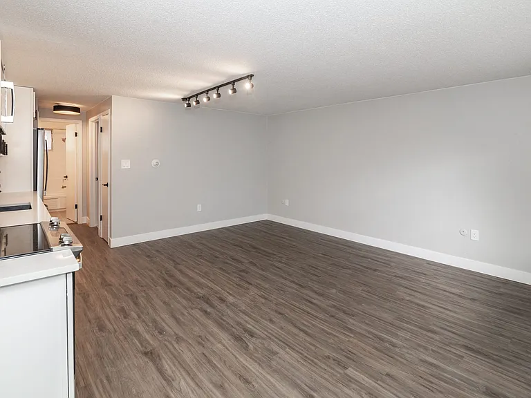 758 Clarkson — Photo 19