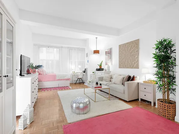 88 Greenwich St APT 526, New York, NY 10006