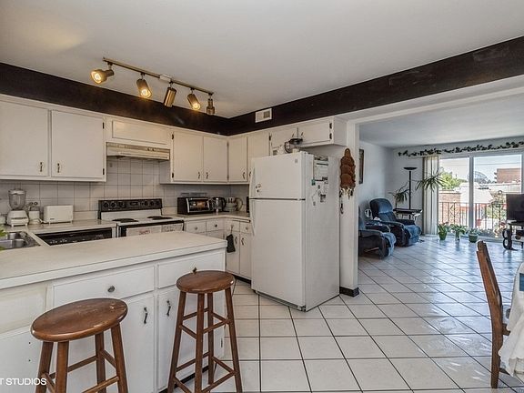 4th image of 3460 N Harlem Ave #2W