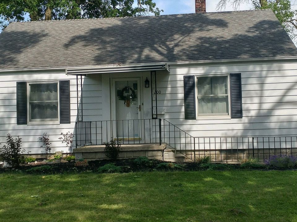 1st image of 200 N Woodbridge St