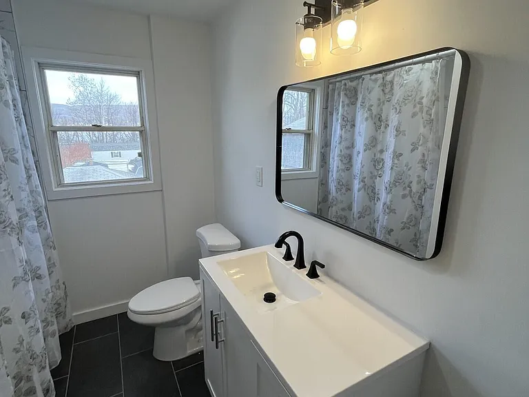 1139 Sanderson Ave — Photo 14