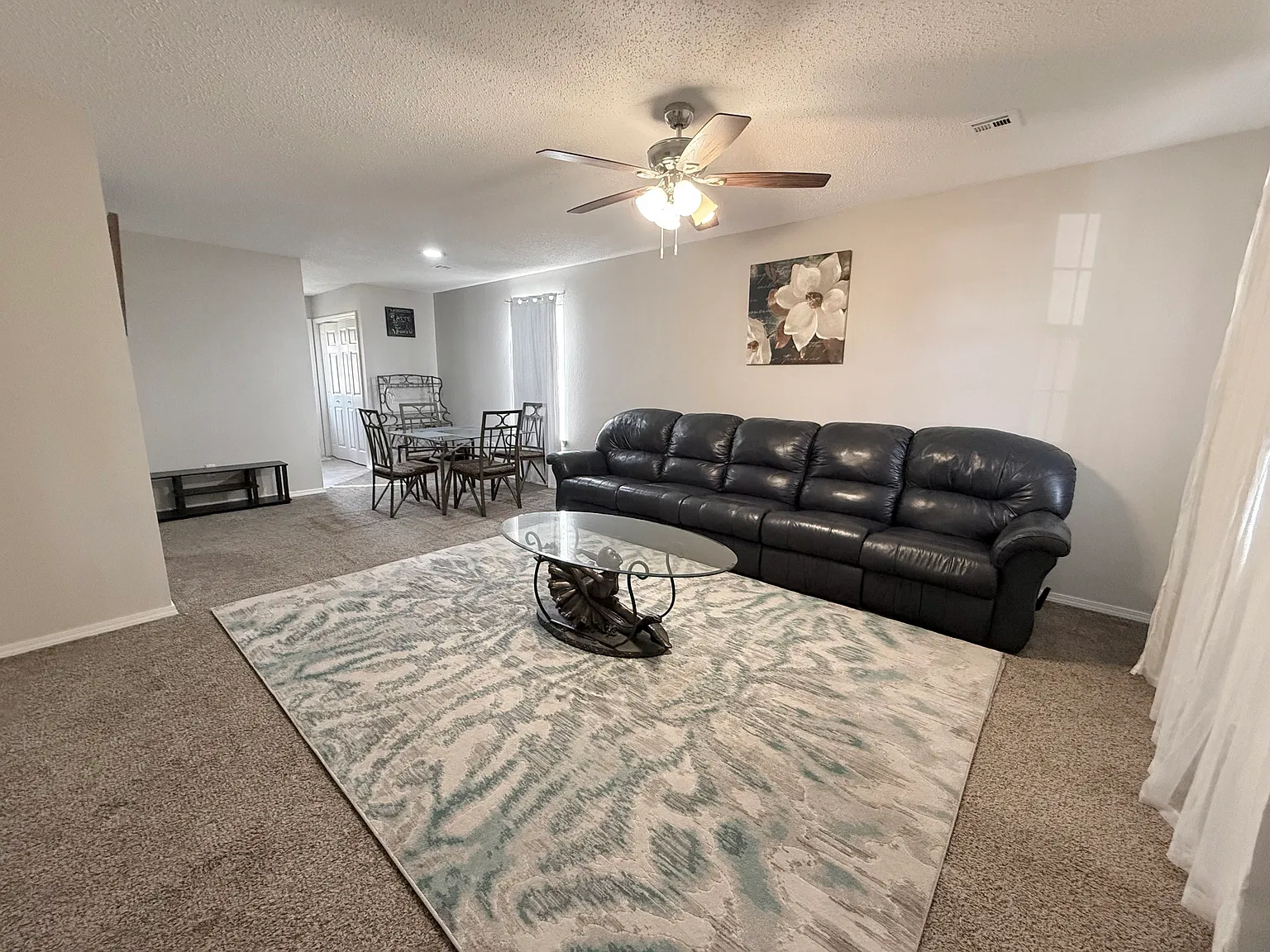 2 bed, 924 sqft, $1,500 — Photo 2