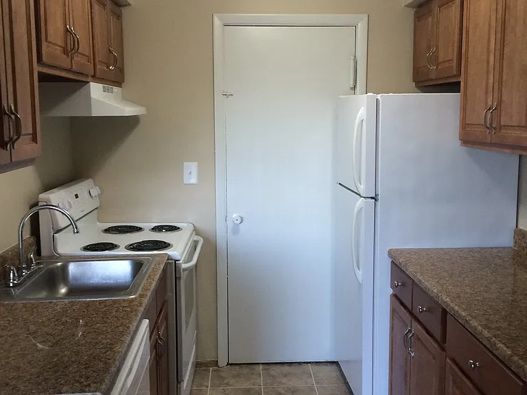 Cedarwood Estates Apartments — Photo 19