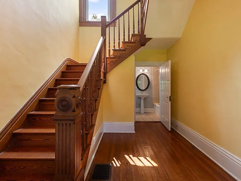 5820 Chamberlain Ln — Photo 22
