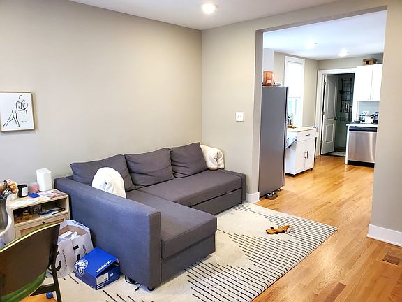 3rd image of 838 N Wolcott Ave #1R