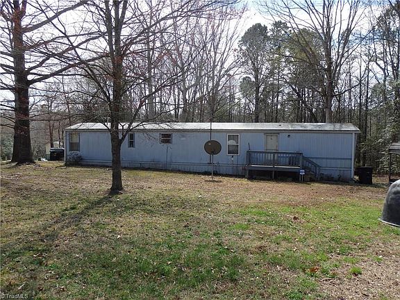 4th image of 2285 Forest Hills Dr