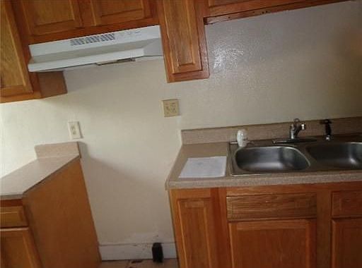 5th image of 1205 Windsor Ave