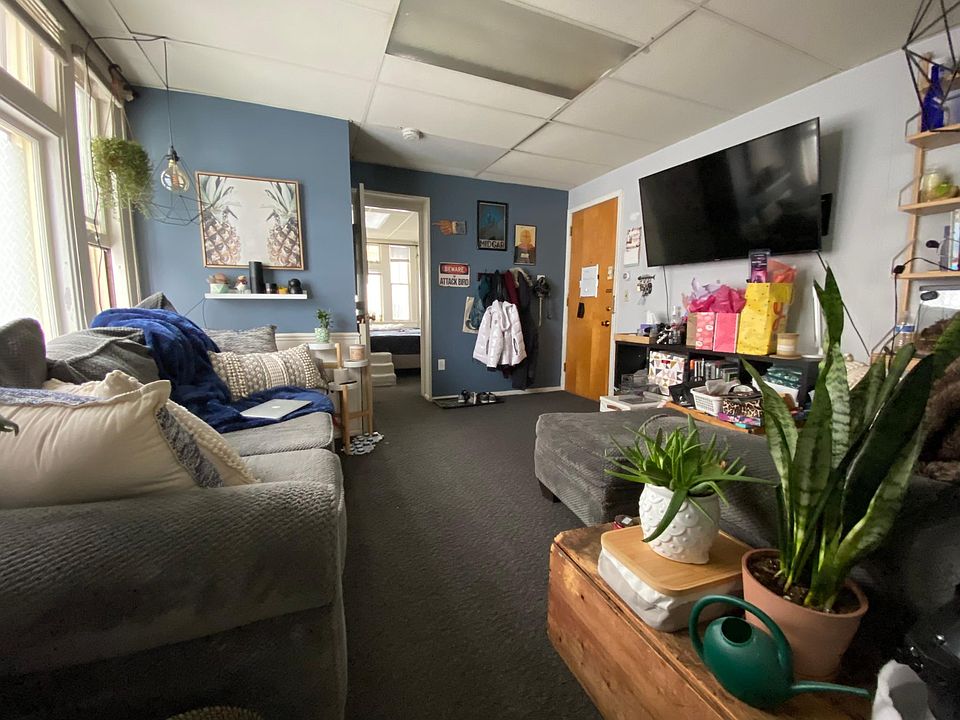 1st image of 915 E Ann St APT 2