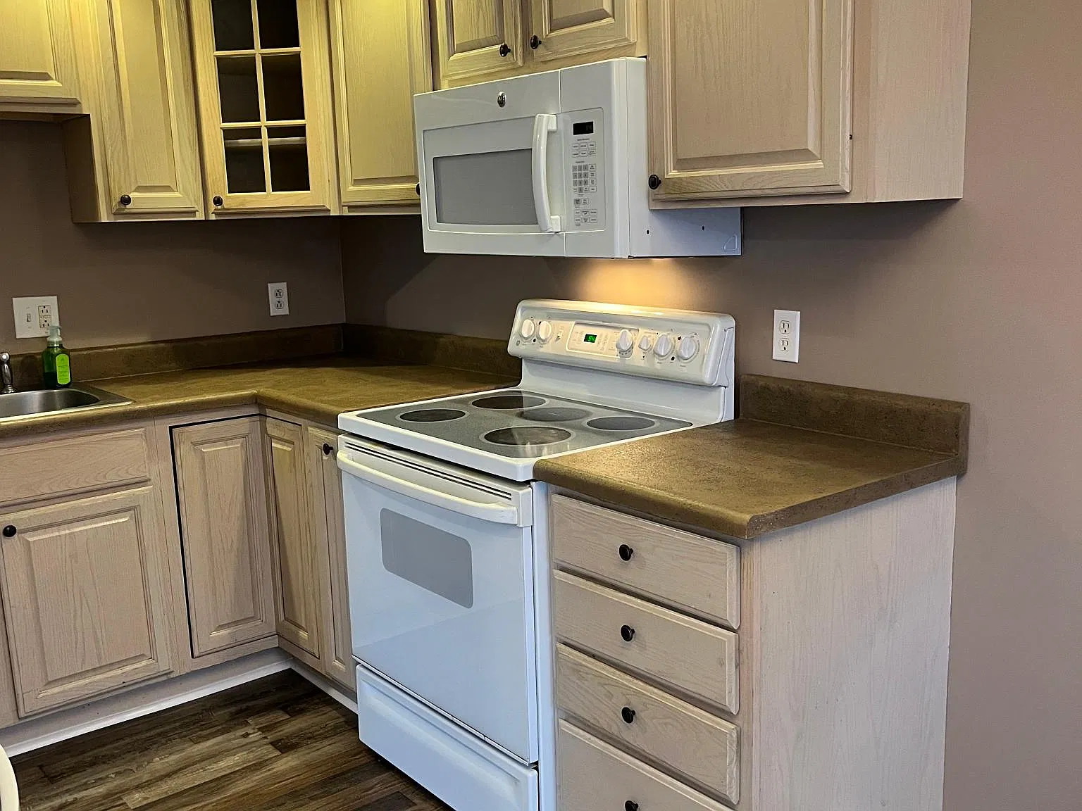 4902 Wickford Dr E — Photo 2