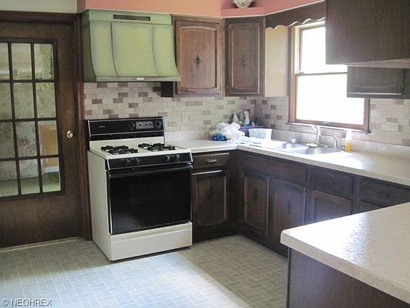 3rd image of 2222 Parkway Dr