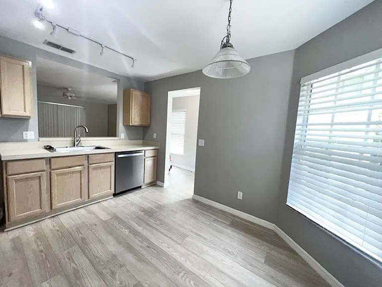 2024 Donegan Pl — Photo 10