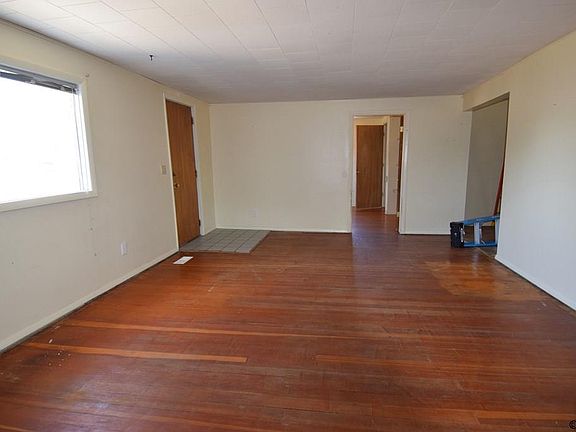 2nd image of 729 Oak Ave