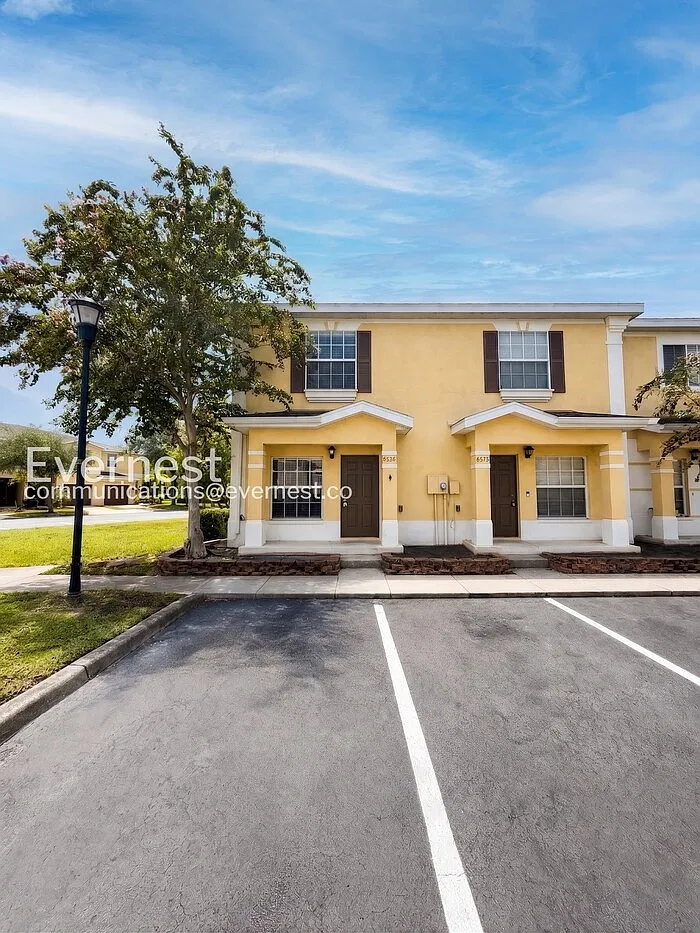 2 bed, 2.5 bath, 1292 sqft, $1,695 — Photo 1