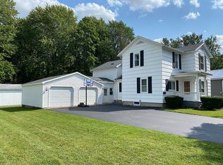 67 South St, Le Roy, NY 14482