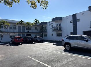 30 SE 4th Ave APT 103, Hallandale, FL 33009