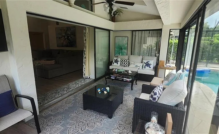 425 Fox Den Cir — Photo 3