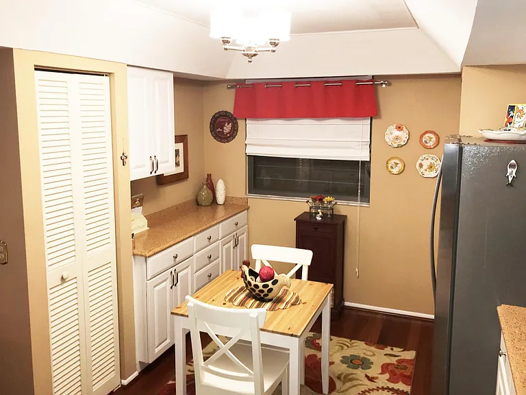 577 Lakeside Dr — Photo 7