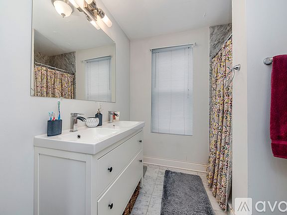 3rd image of 1436 W Erie St APT 3D