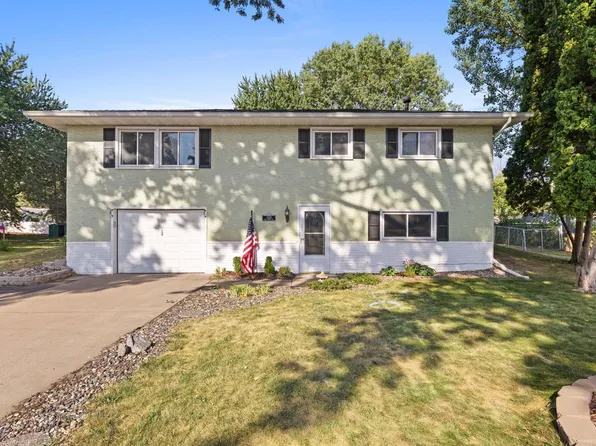 7430 Able St NE, Fridley, MN 55432