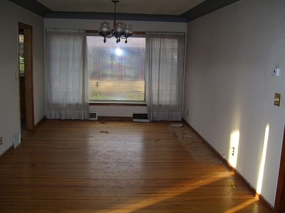 5th image of 49608 Cross St
