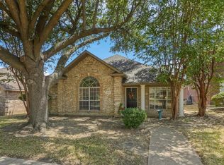 821 Chaparral Dr, Grand Prairie, TX 75052