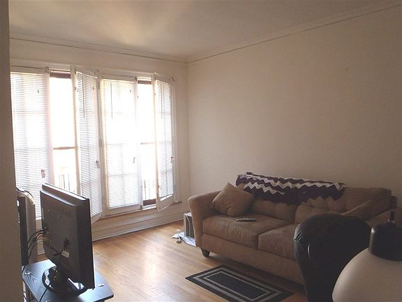 2nd image of 4719 N Winchester Ave APT 3B