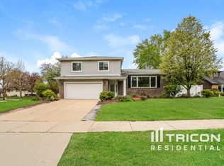 1401 Oak Hill Ct, Downers Grove, IL 60515