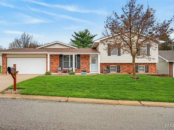 28 Greenfield Dr, Saint Peters, MO 63376