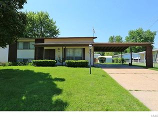 2775 Knollwood Ln, Florissant, MO 63031