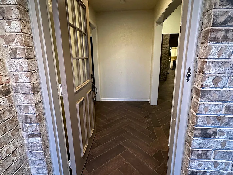 3303 Lanarc Dr — Photo 2