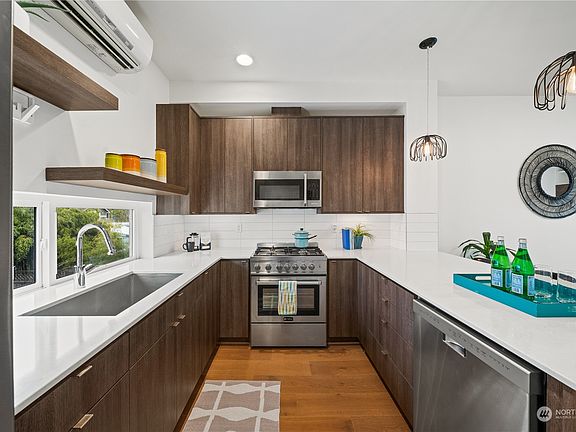 4th image of 3811 Ashworth Avenue N #B