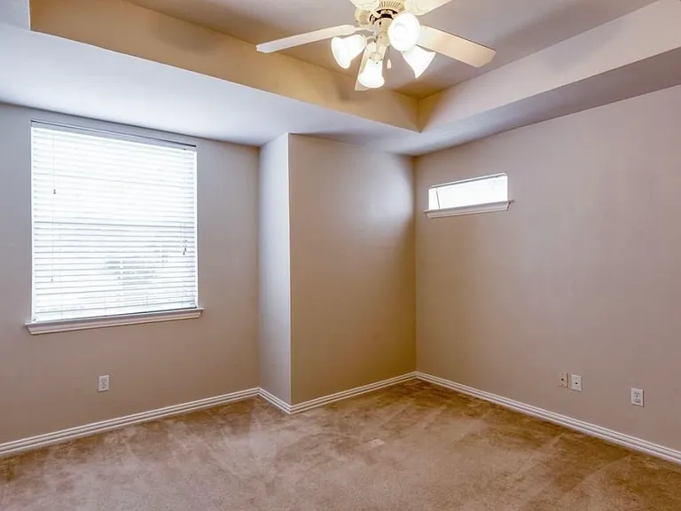615 Regency Dr — Photo 14