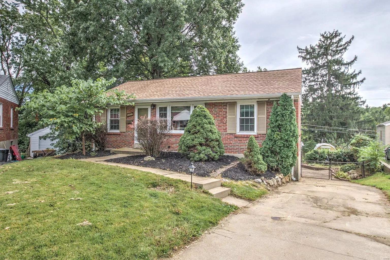 10306 Pineview Ct photo 1