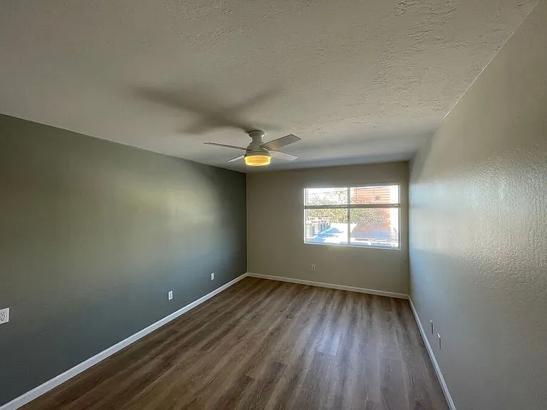 410 Evelyn Ave — Photo 13