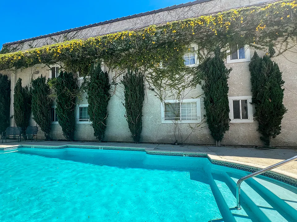 Pinecrest Apartments