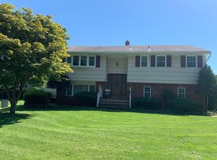 5 Gray Dr, South Plainfield, NJ