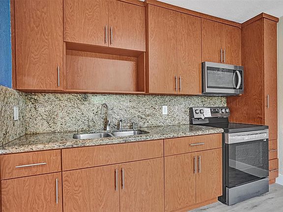 5th image of 849 NE 133rd St