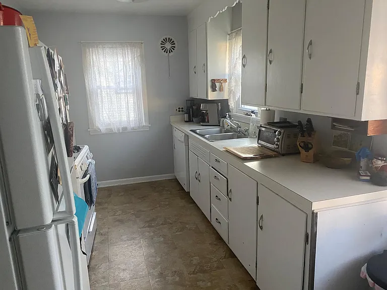 110 Colonial Rd — Photo 6