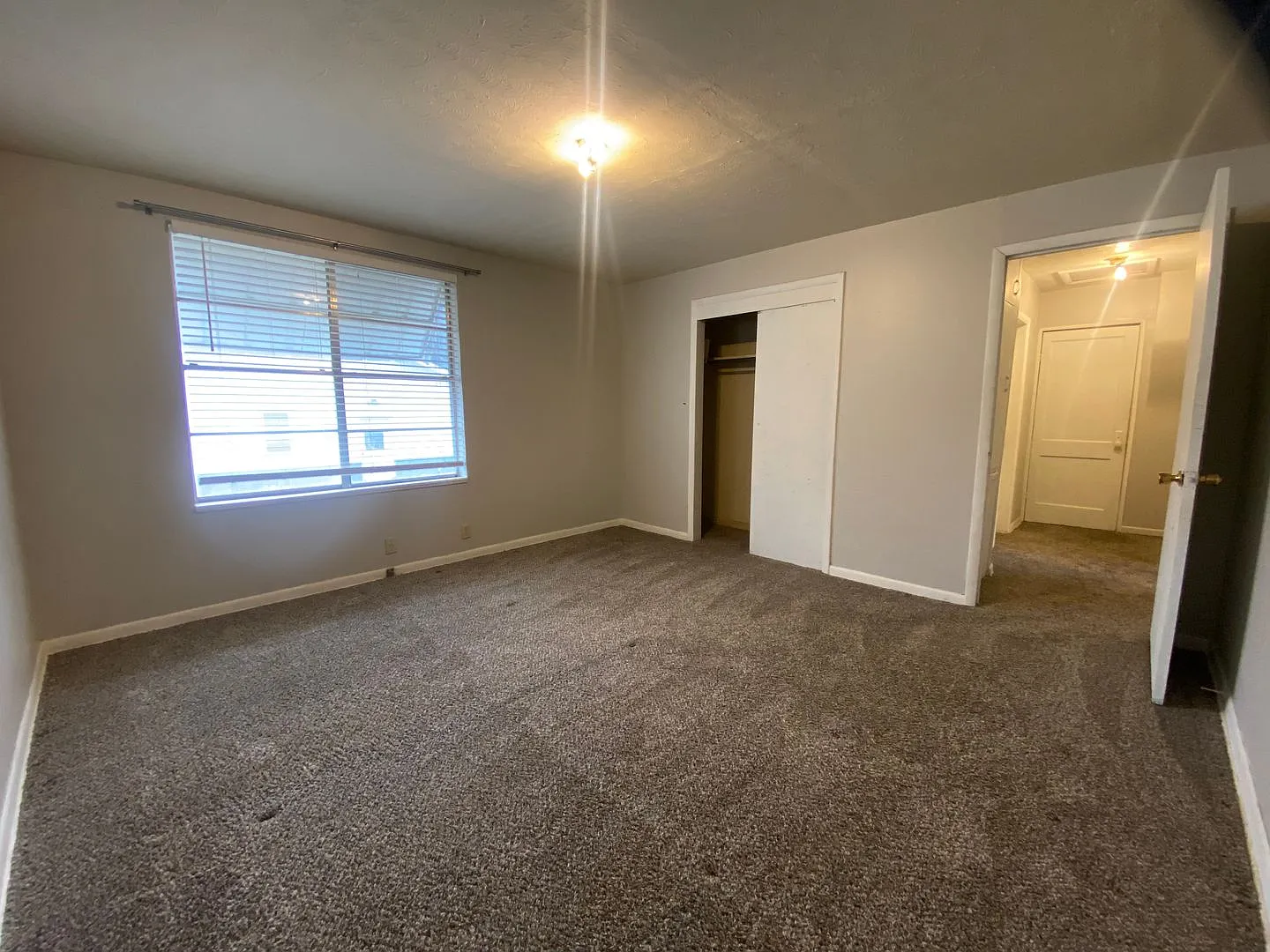 2 bedroom 1 bathroom home in Shawnee — Photo 3