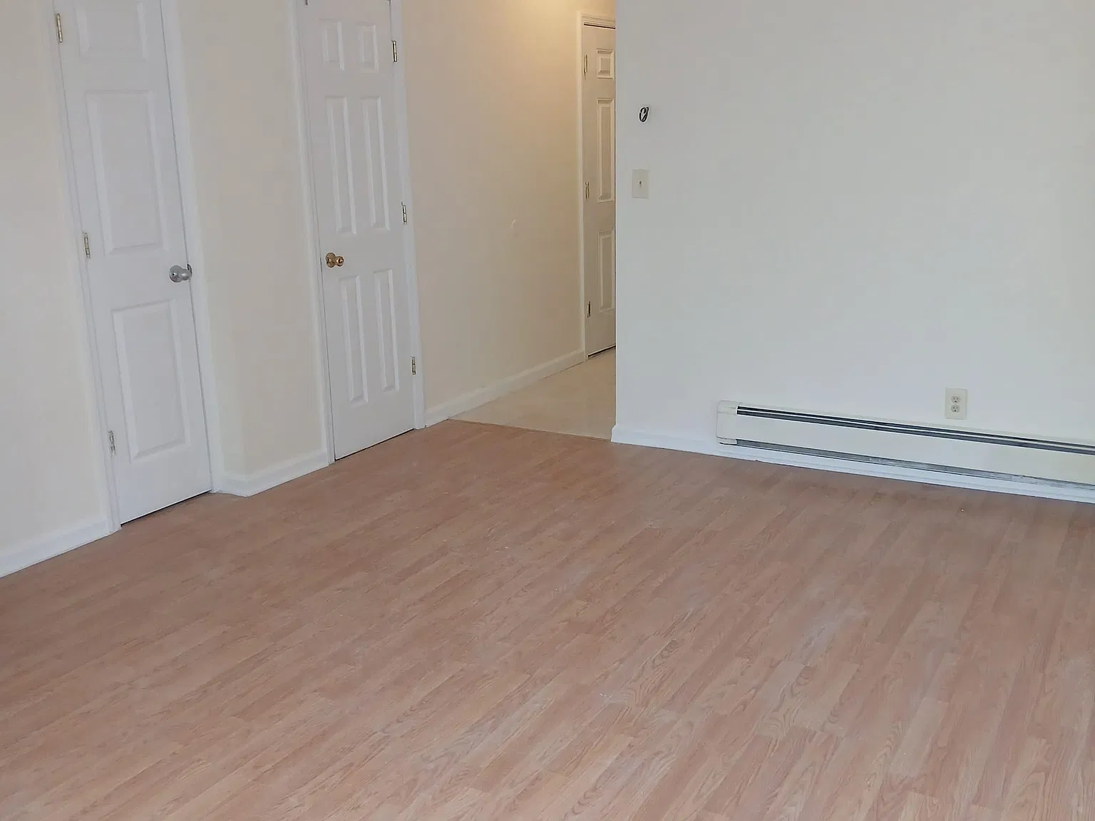 4 bed, 1200 sqft, $3,694 — Photo 2