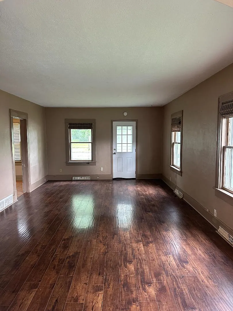 903 N West Ave — Photo 1