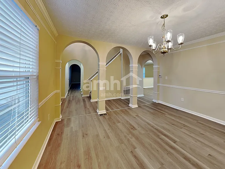 1009 Legacy Ln — Photo 6