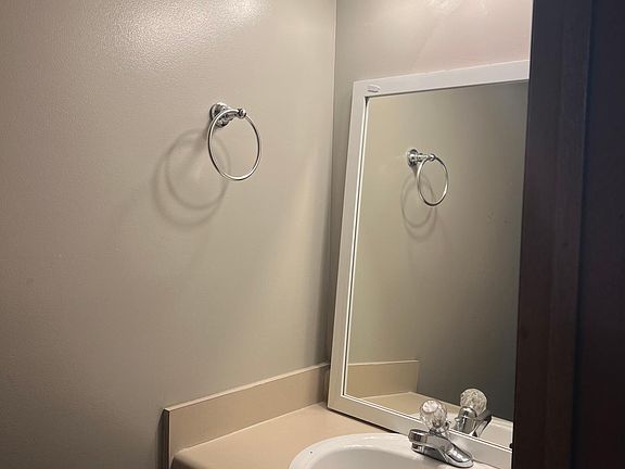 4th image of 609 Cahill Ln