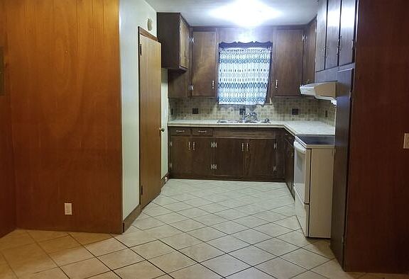 4th image of 728 S Carlton Dr