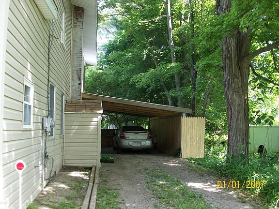 2nd image of 116 Monroe St