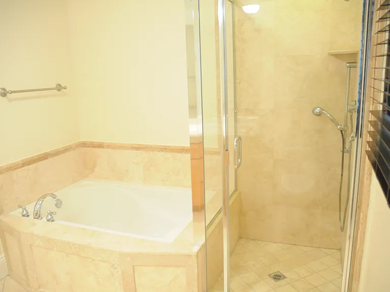 10305 Almayo Ave #404 — Photo 16
