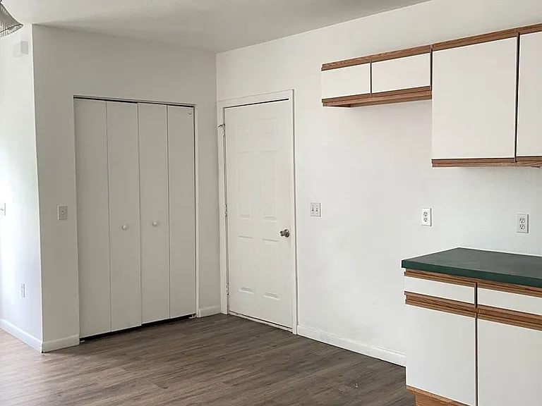 422 W Knearl St — Photo 3